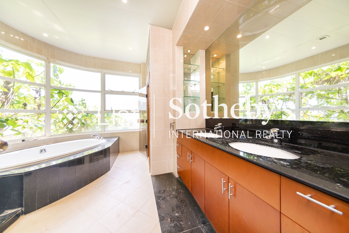 12A South Bay Road 南灣道12A號 | Master Bathroom