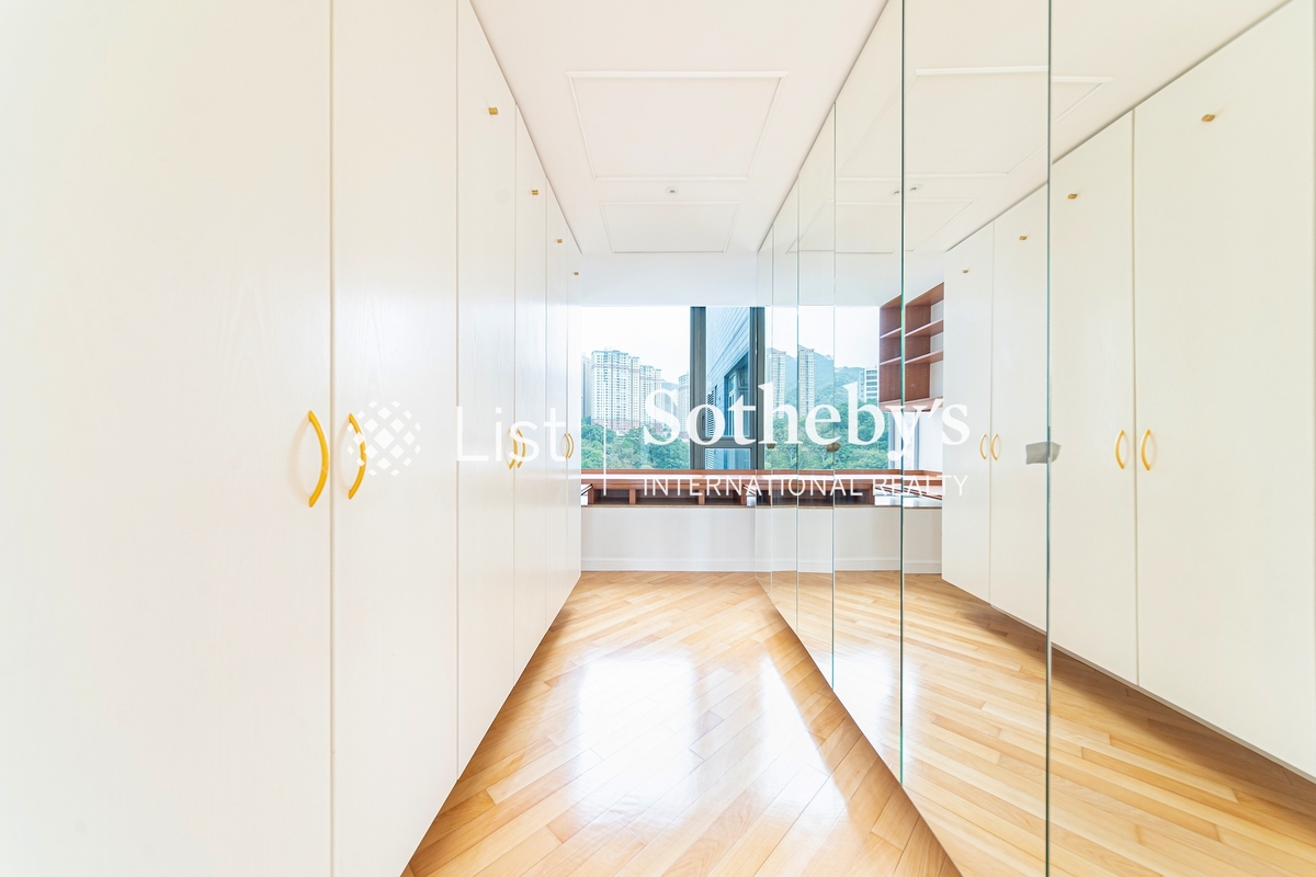 Residence Bel-Air Phase 1 貝沙灣第1期 | Walk-in Closet in Master Bedroom 