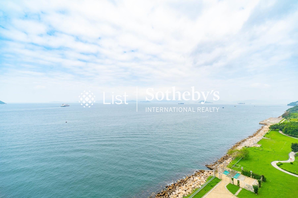 Residence Bel-Air Phase 2 South Tower 貝沙灣 2期 南岸 | View from Living and Dining Room