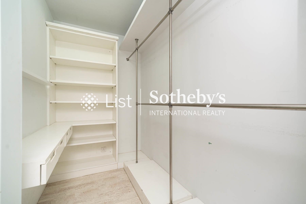 Amber Garden 珀苑 | Walk-in Closet in Master Bedroom