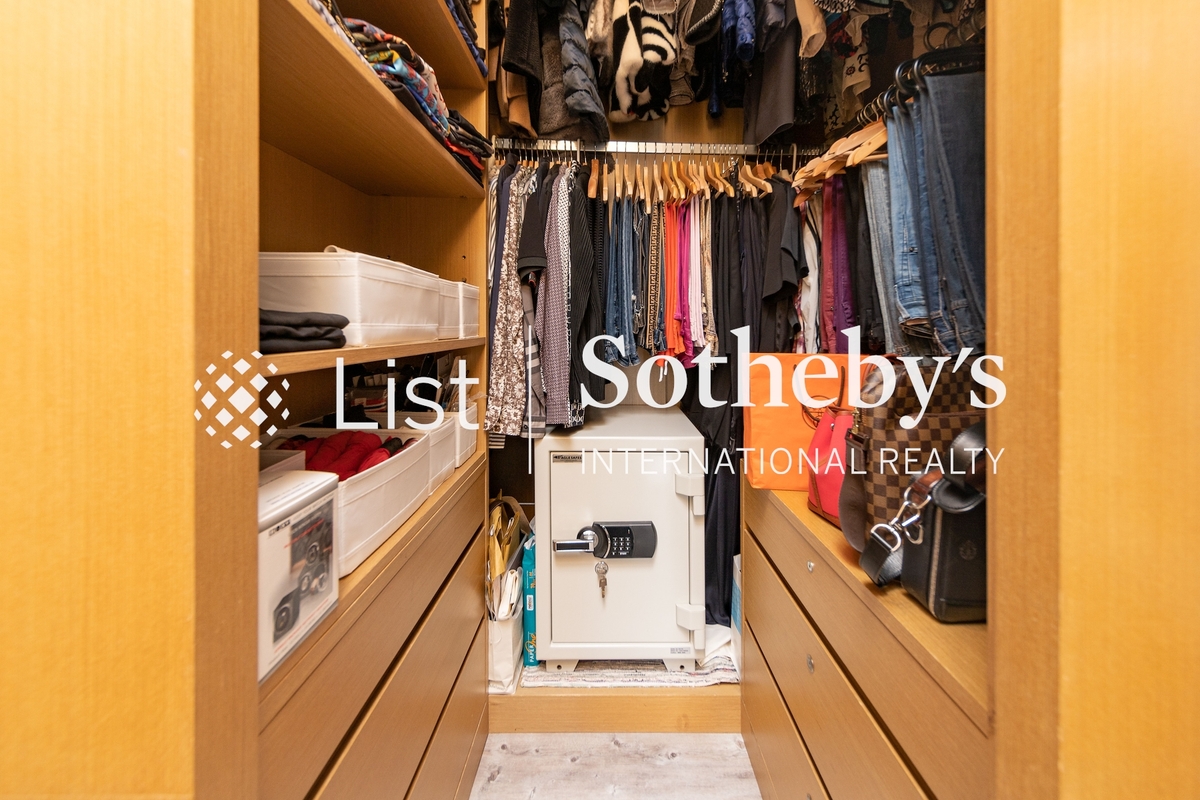 Residence Bel-Air Phase 6 - Bel-Air No. 8 貝沙灣第六期 - Bel-Air No. 8 | Walk-in Closet in Master Bedroom 