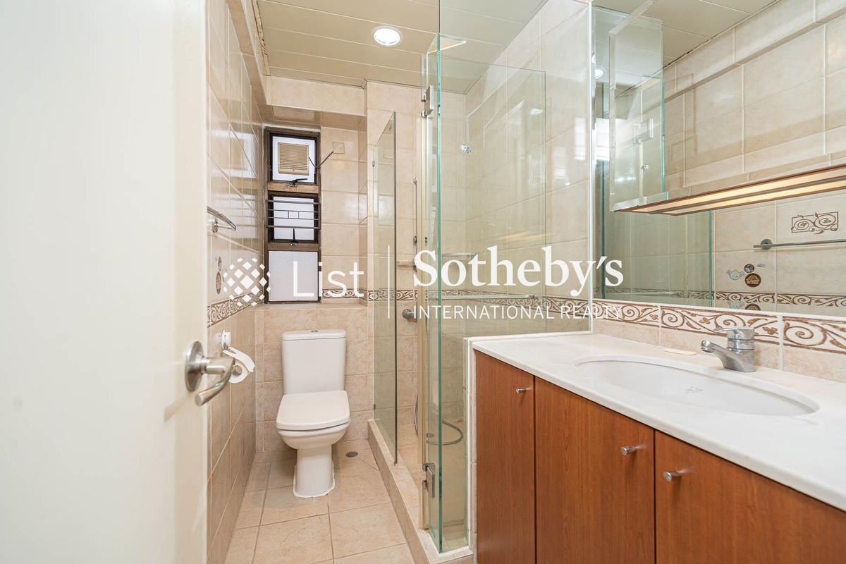 Sunrise Court 兆暉閣 | Guest Bathroom