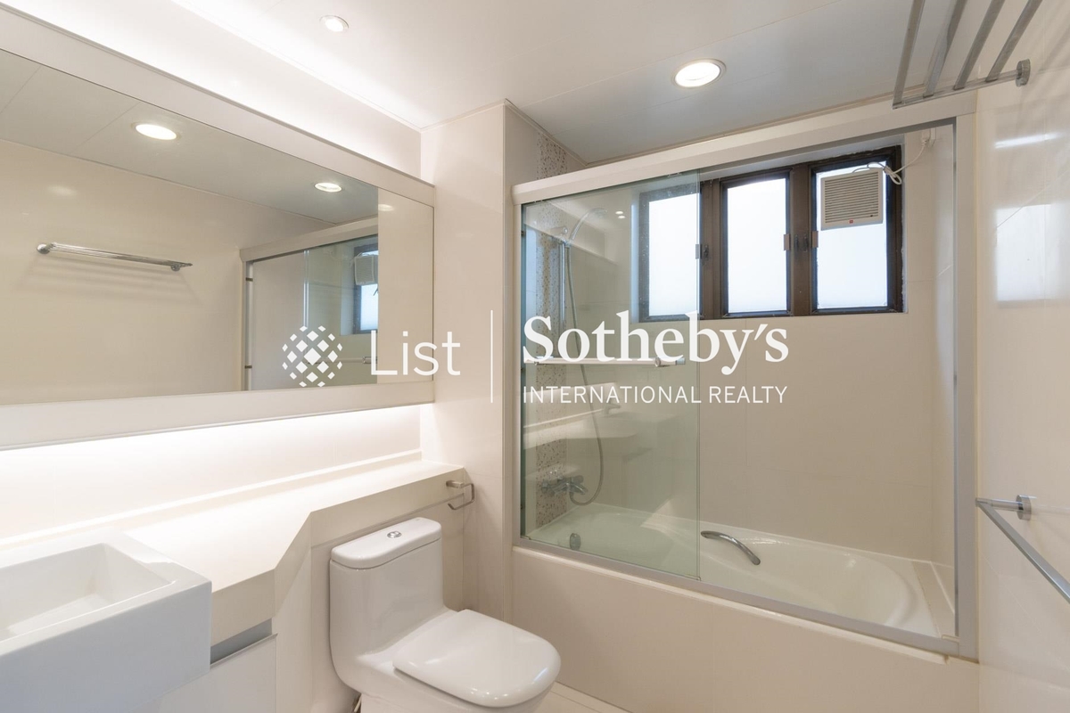 Evergreen Garden 松柏花園 | Second En-suite Bathroom