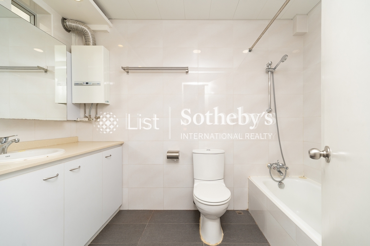 Ann Gardens 安苑 | Master Bathroom