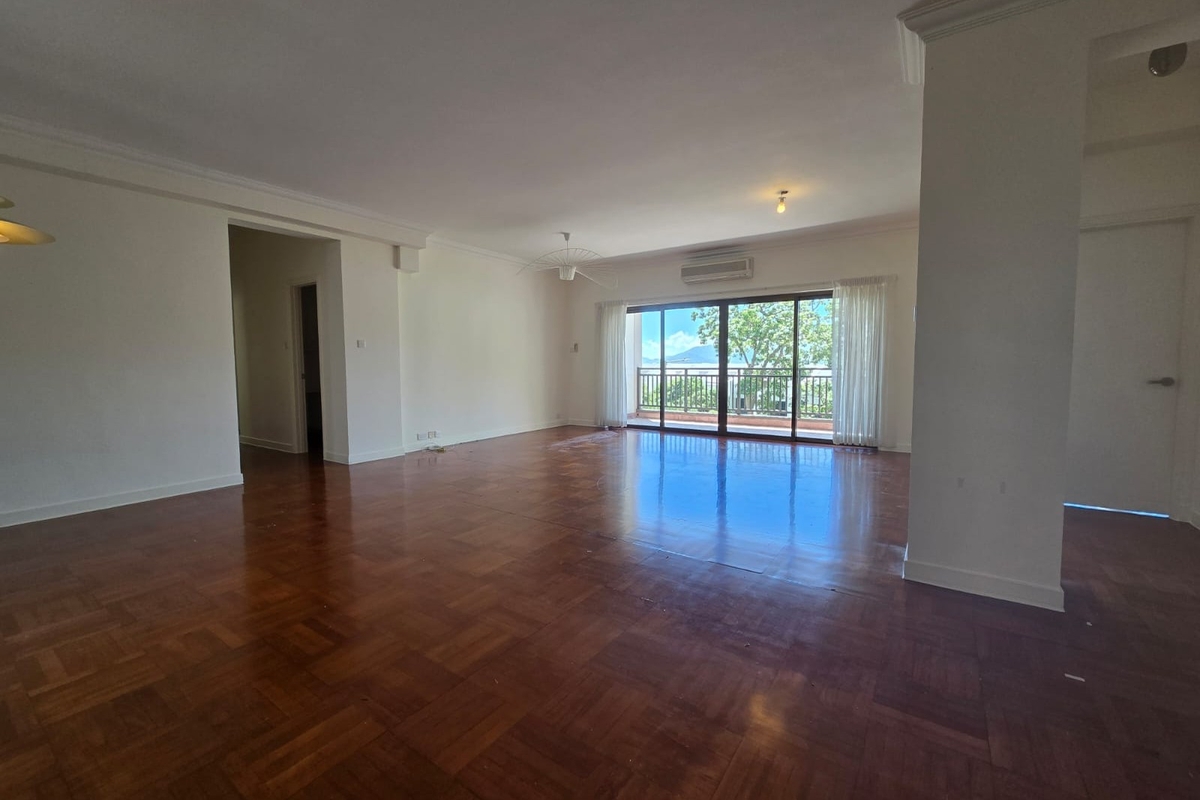 South Bay Villas 南灣新邨 | Living Room