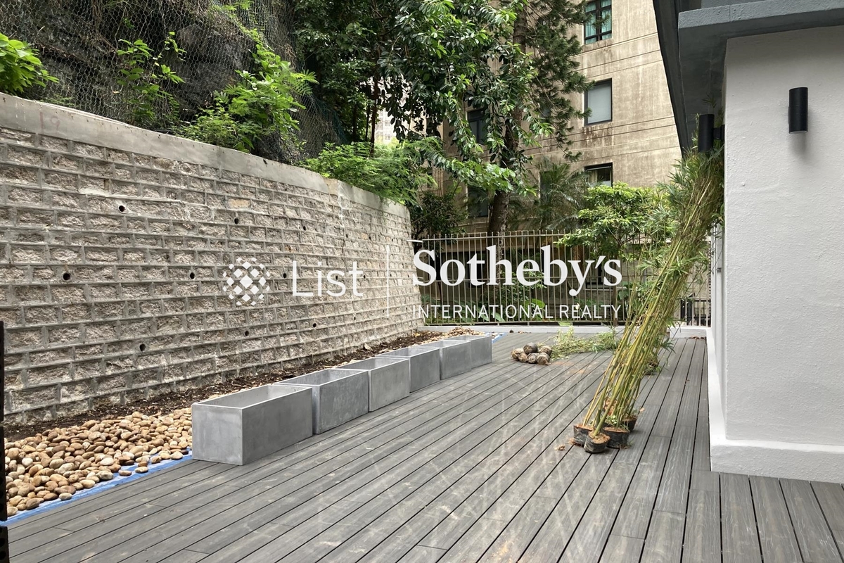 South Bay Villas 南灣新邨 | Private Terrace off Living and Dining Room
