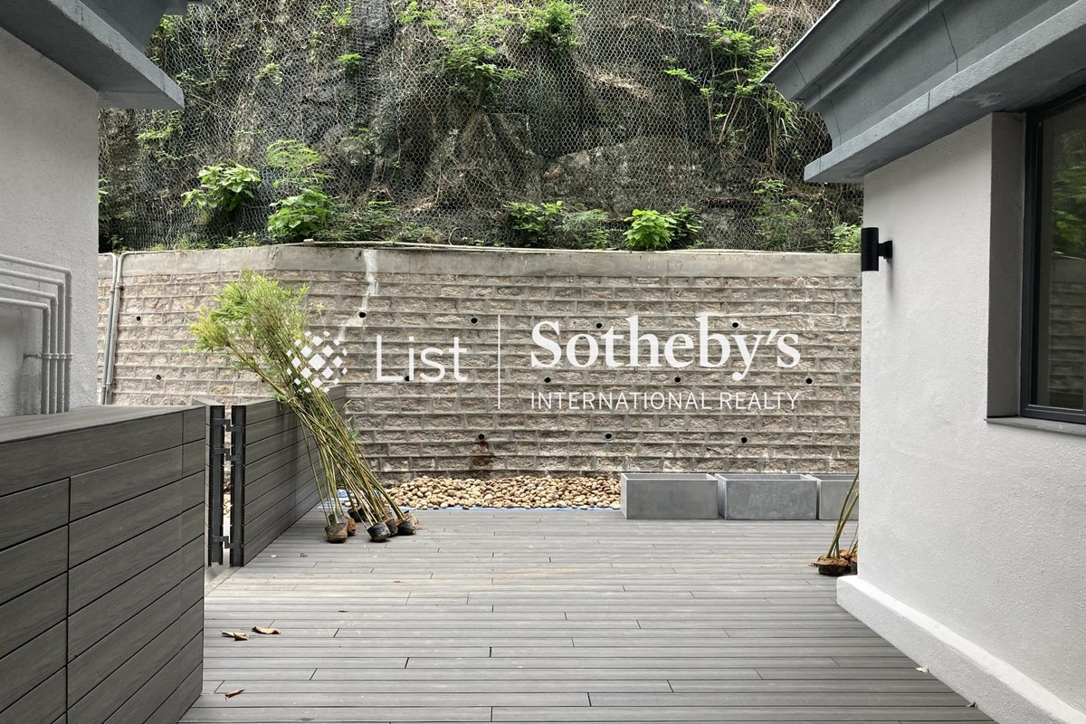 South Bay Villas 南灣新邨 | Private Terrace off Living and Dining Room