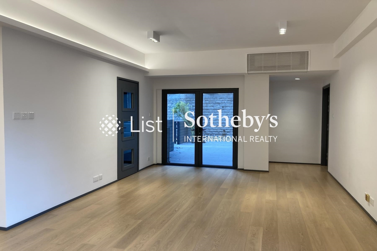 South Bay Villas 南灣新邨 | Living and Dining Room