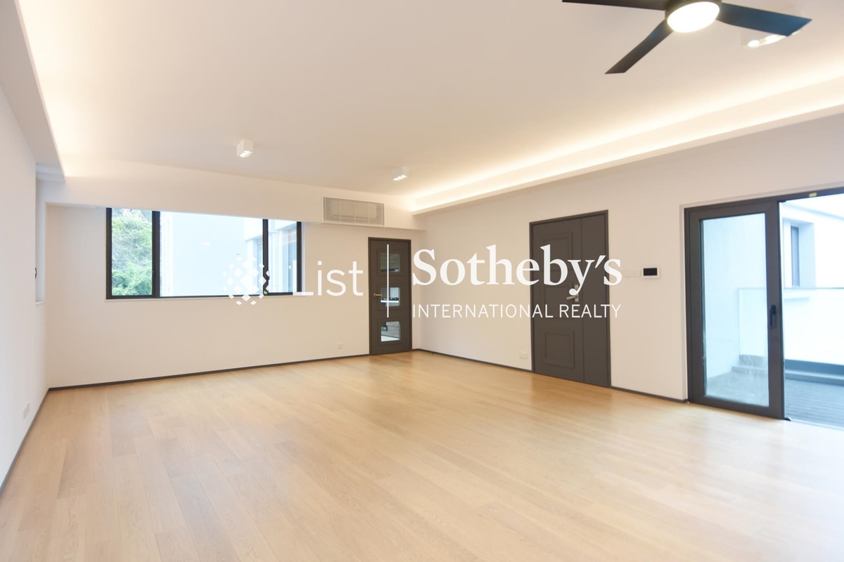 South Bay Villas 南灣新邨 | Living and Dining Room