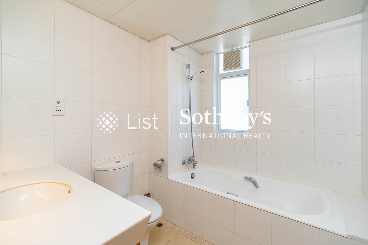 No. 14 Stanley Beach Road 赤柱灘道14號 | Master Bathroom