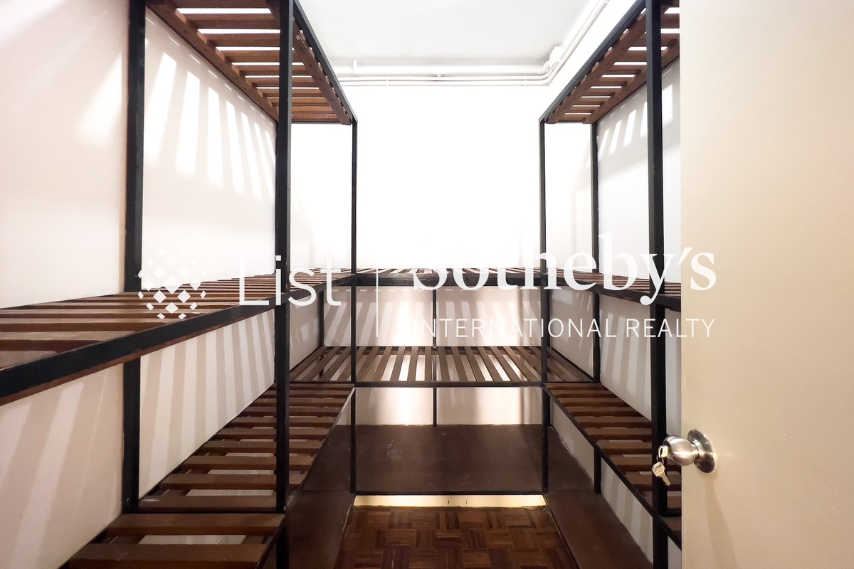 Deepdene 蒲苑 | Walk-in Closet in Master Bedroom 