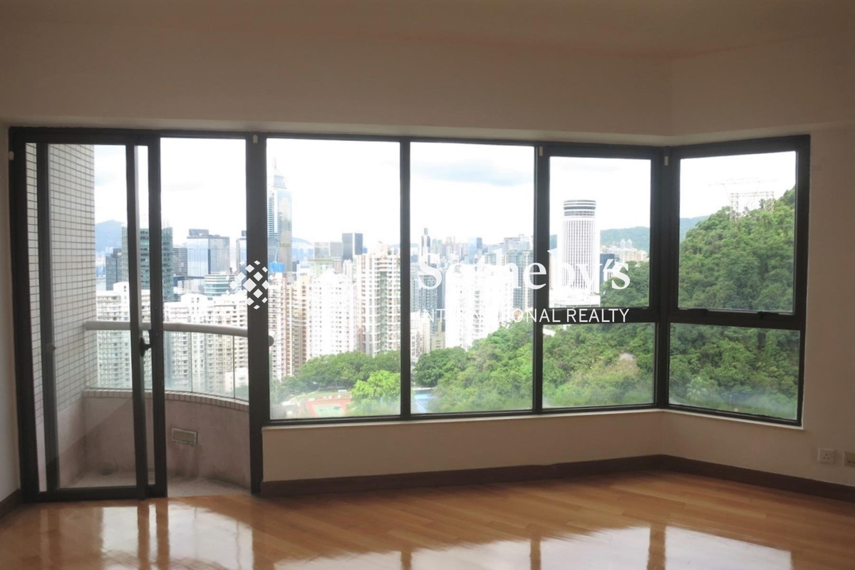 Grand Bowen 寶雲殿 | Balcony off Living and Dining Room