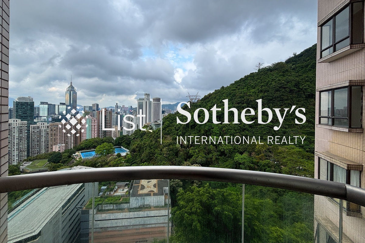 Grand Bowen 寶雲殿 | Balcony off Living Room