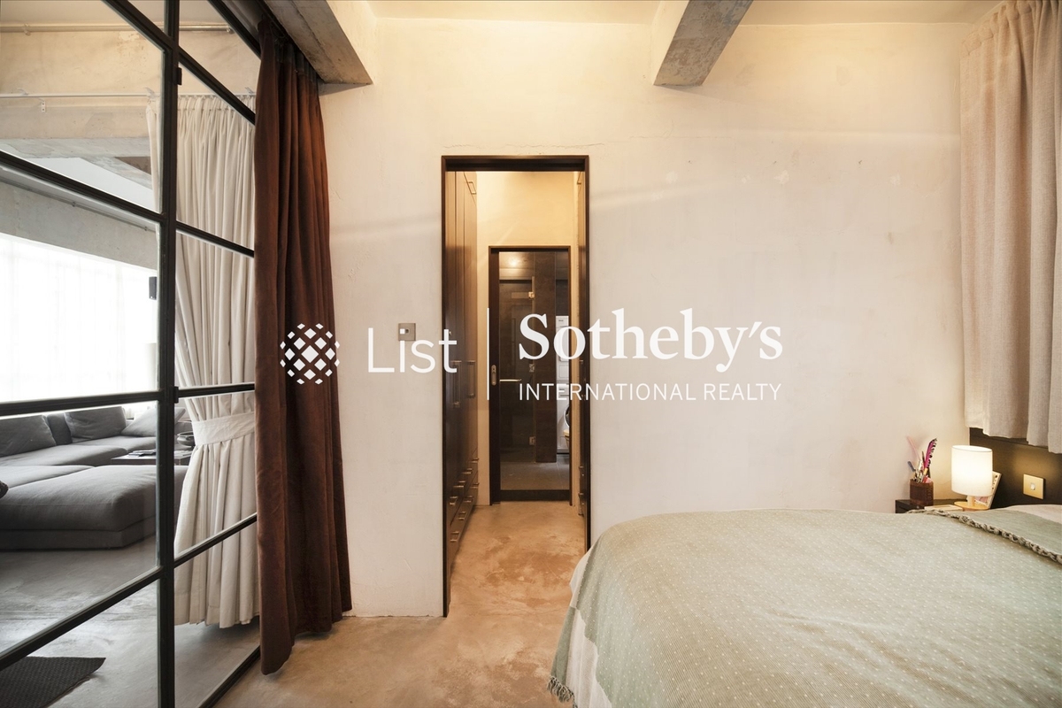 No. 60-62 Staunton Street 史丹頓街60-62號 | Built-in Wardrobe in Master Room
