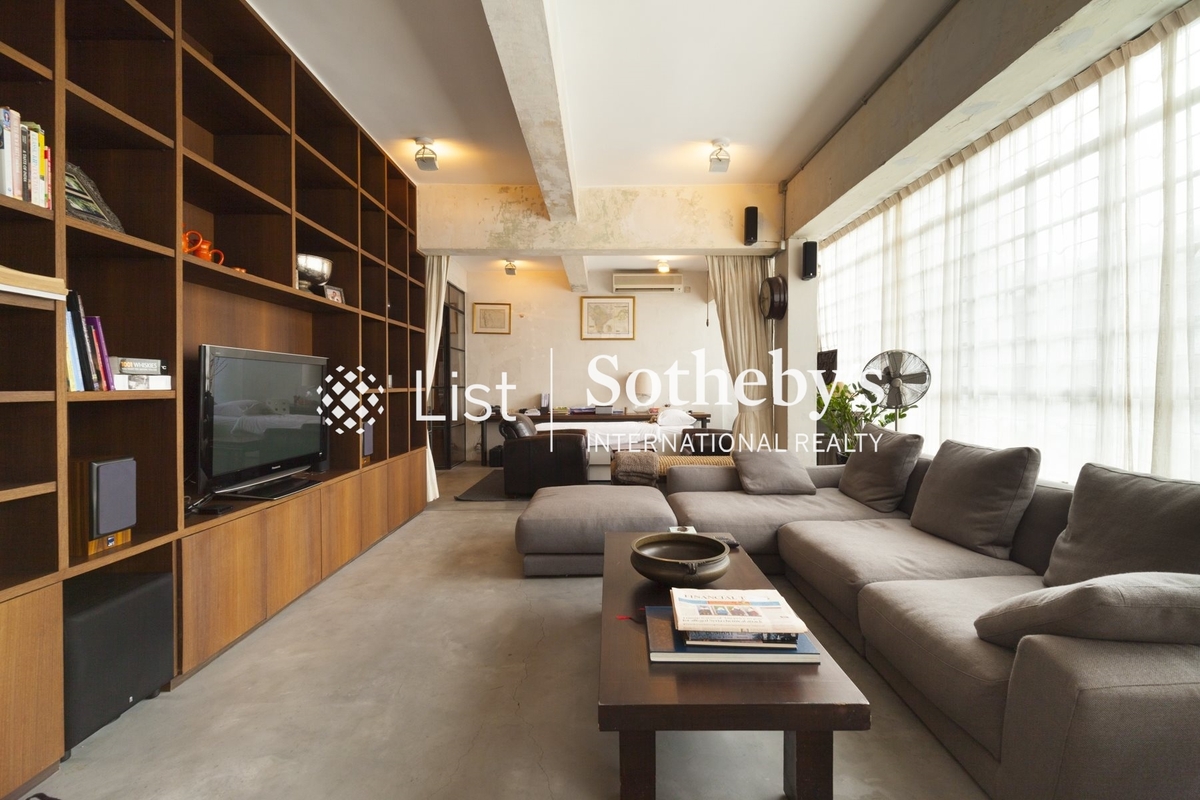 No. 60-62 Staunton Street 史丹頓街60-62號 | Living and Dining Room