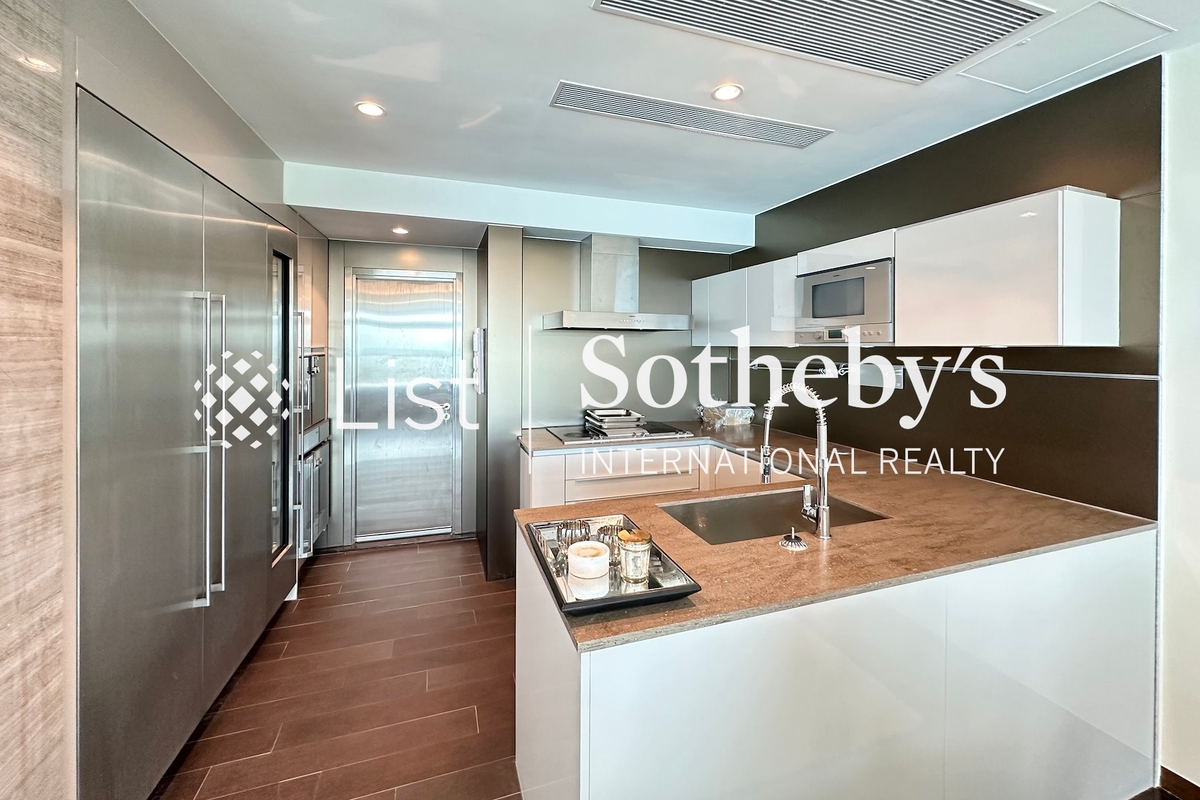 The Lily The Lily | Open Kitchen