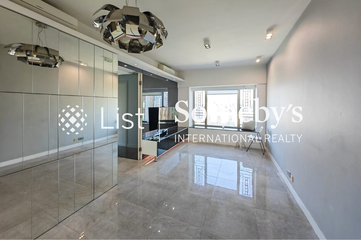 Sorrento 擎天半島 | Living and Dining Room