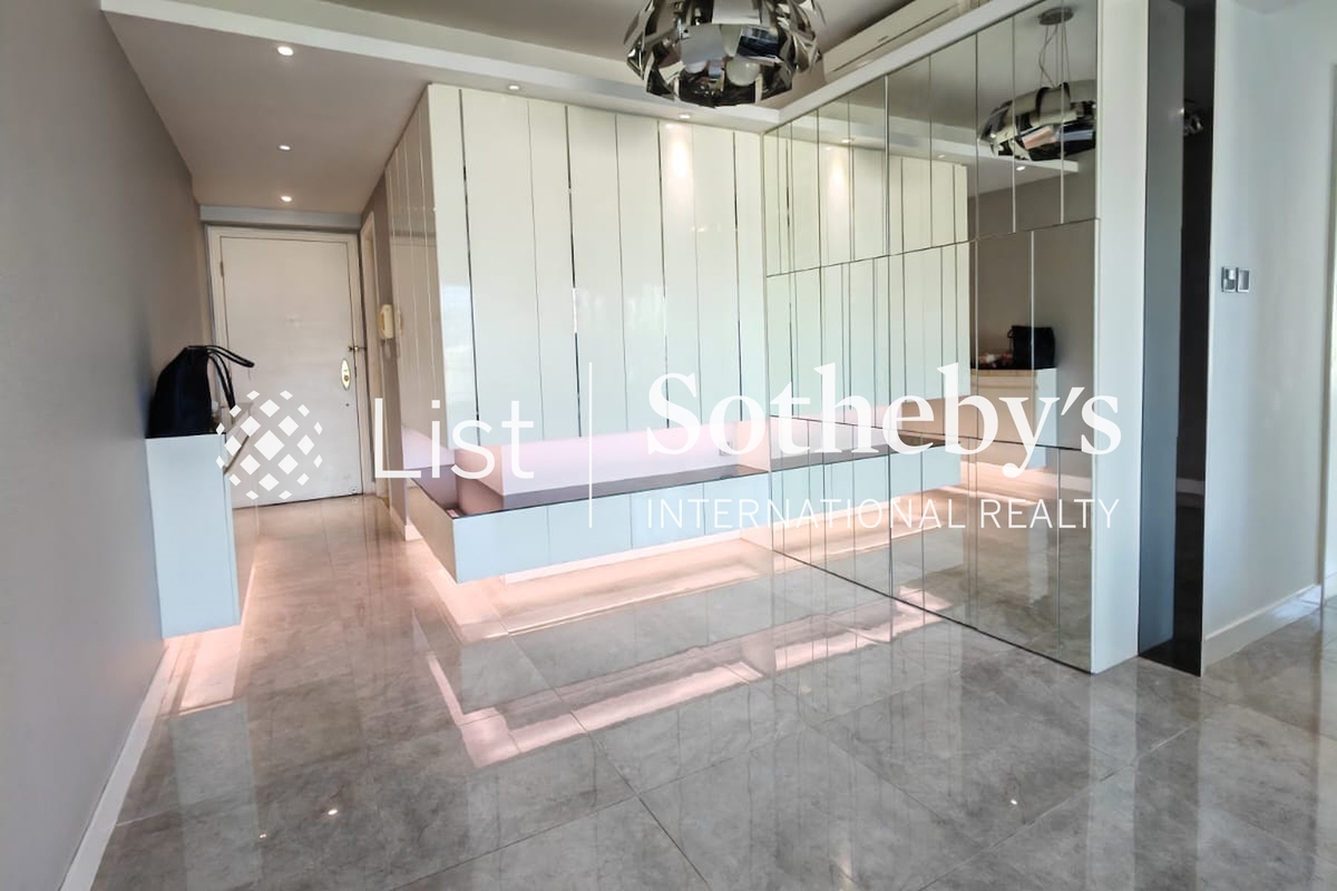 Sorrento 擎天半島 | Living and Dining Room