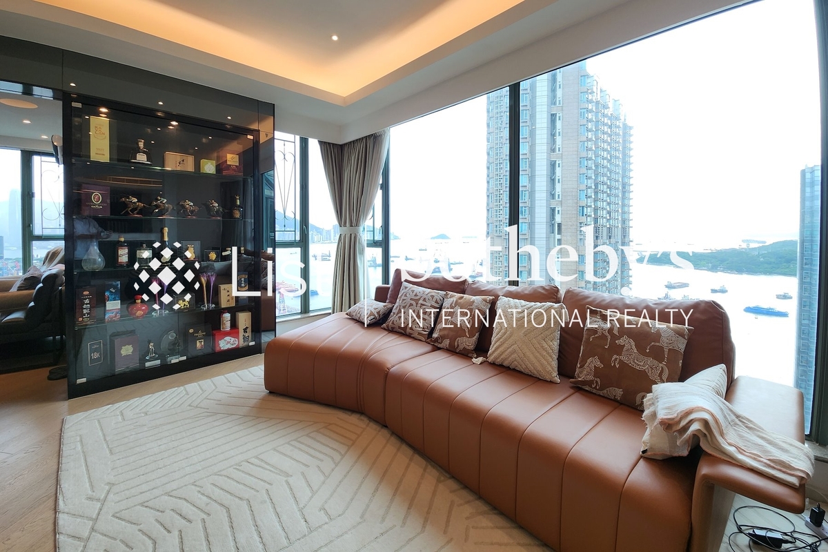 Island Harbourview 維港灣 | Living and Dining Room