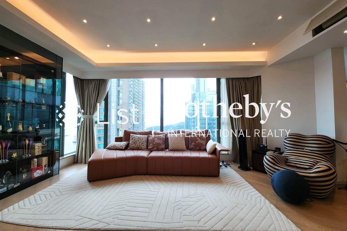 Island Harbourview 維港灣 | Living and Dining Room