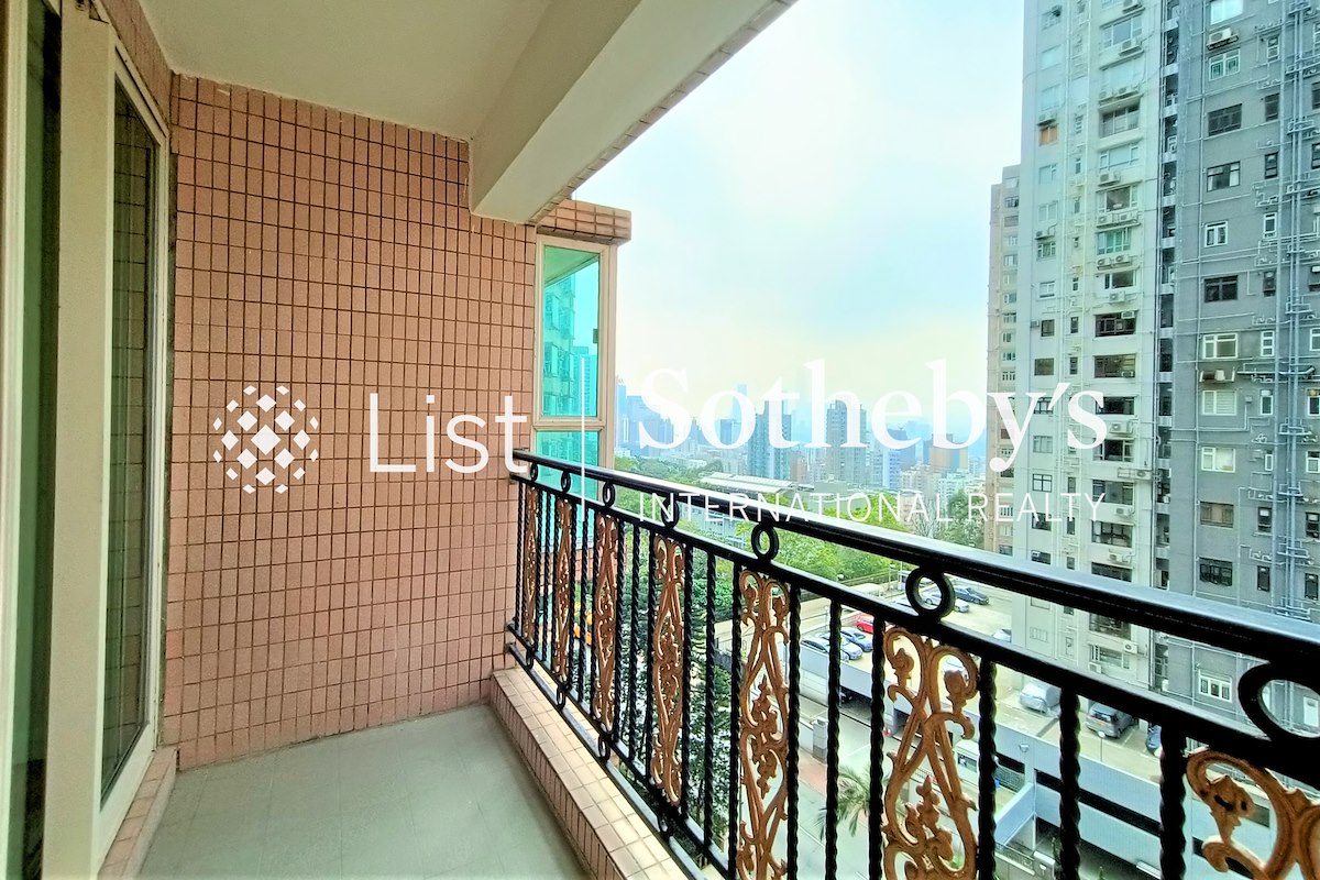 Pacific Palisades 寶馬山花園 | Balcony off Living and Dining Room