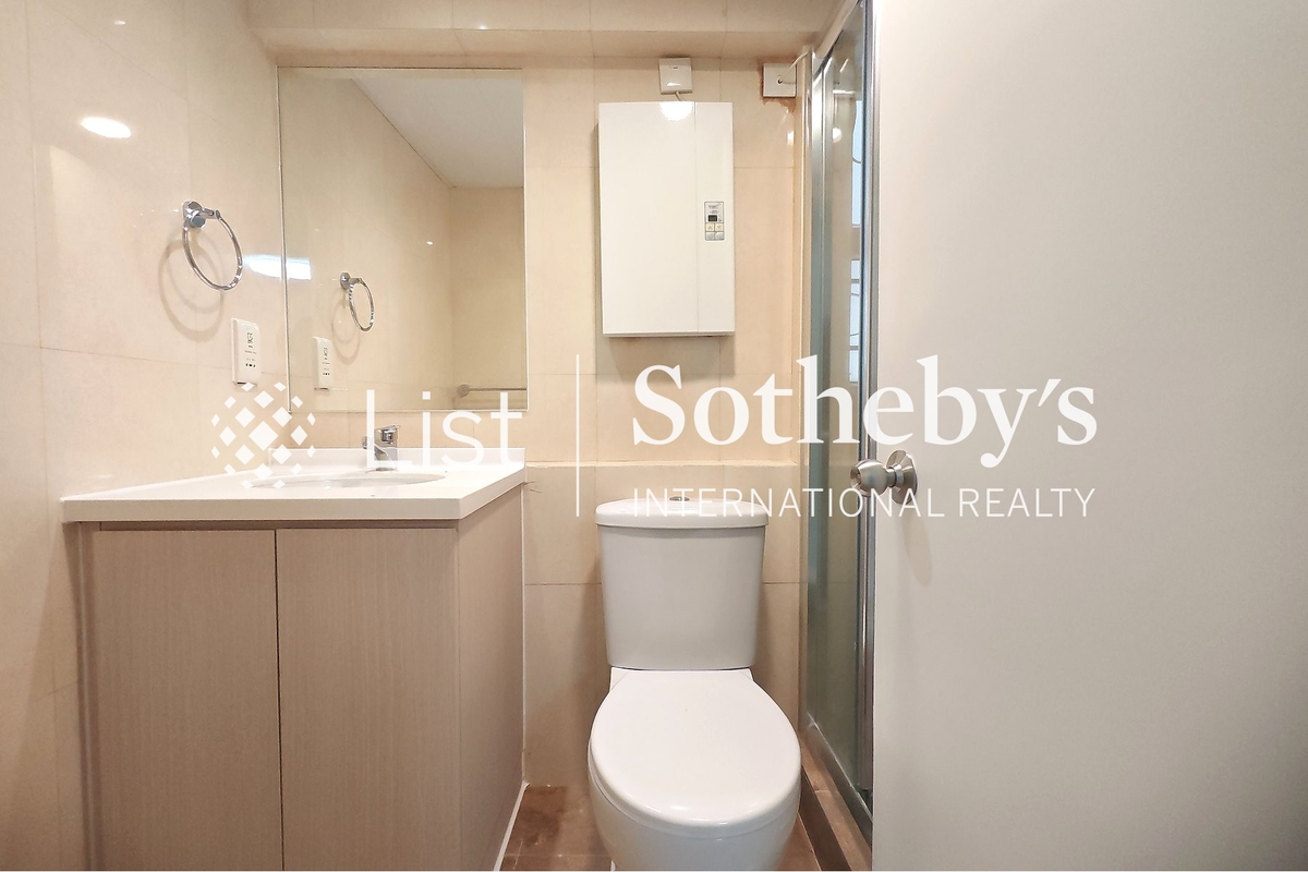 Pacific Palisades 宝马山花园 | Guest Bathroom