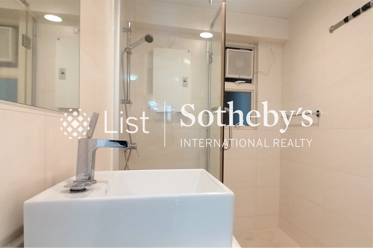 Pacific Palisades 宝马山花园 | Guest Bathroom