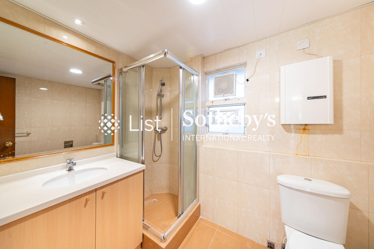 Pacific Palisades 宝马山花园 | Guest Bathroom