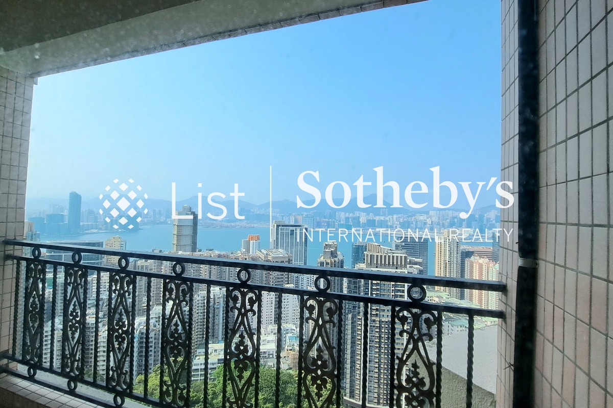 Pacific Palisades 寶馬山花園 | Balcony off Living and Dining Room