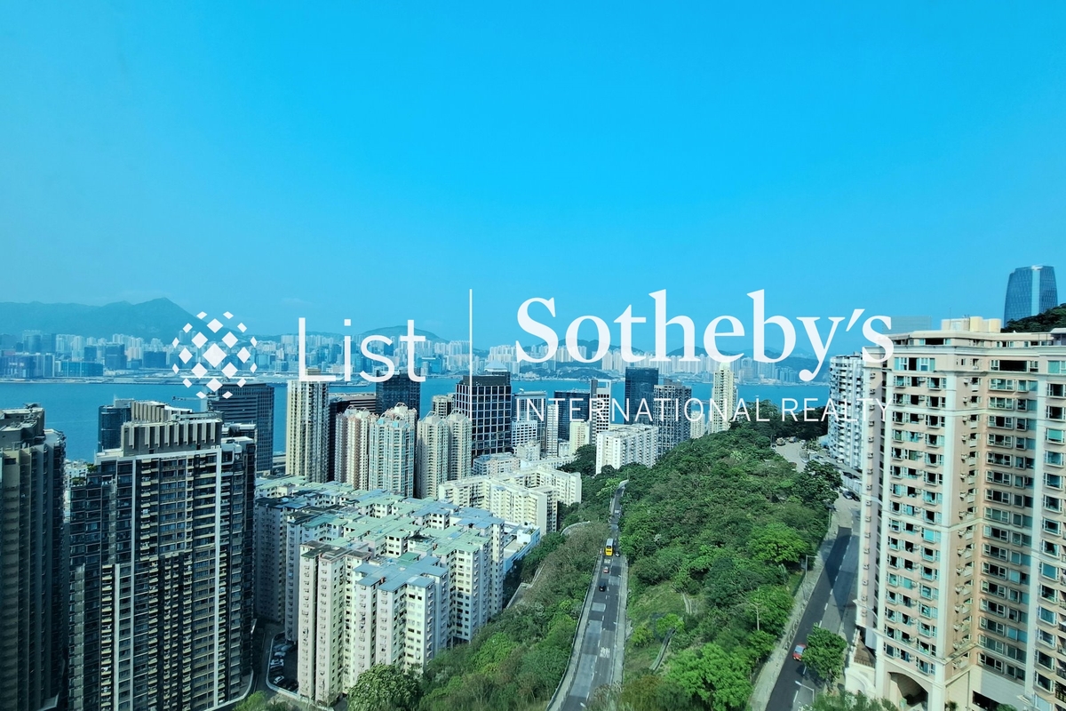 Pacific Palisades 寶馬山花園 | View from Living and Dining Room