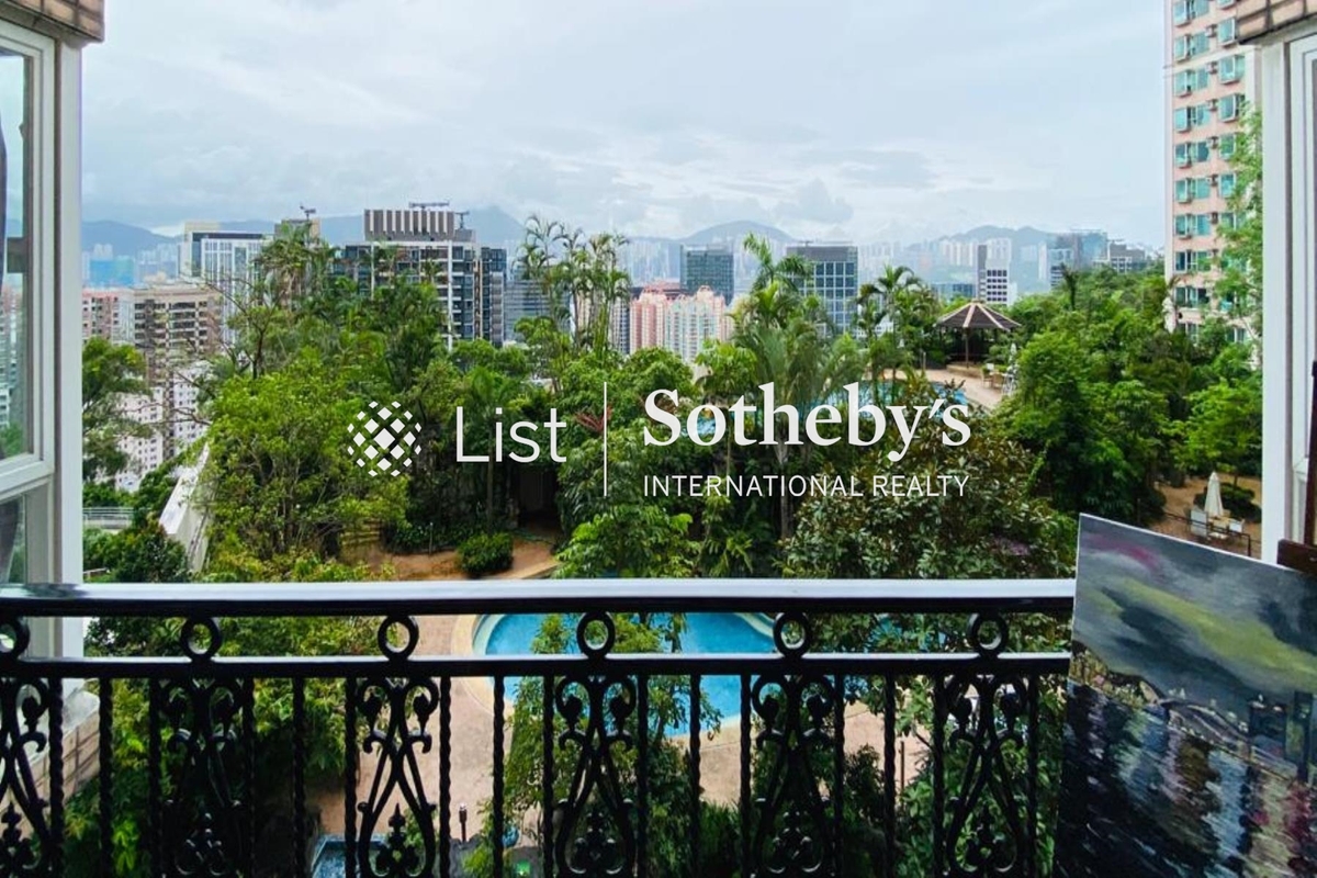 Pacific Palisades 寶馬山花園 | View from Living and Dining Room