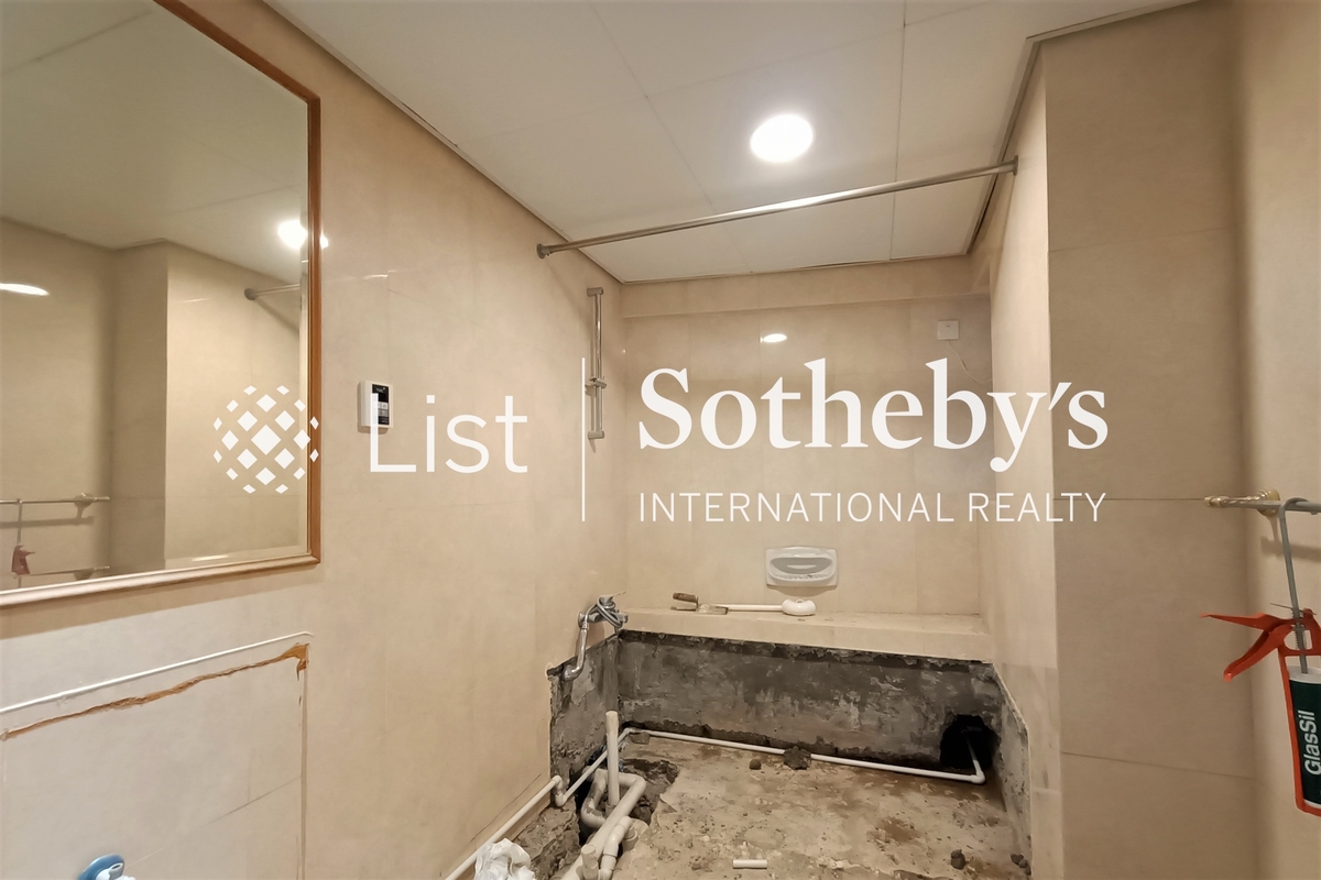 Pacific Palisades 寶馬山花園 | Guest Bathroom