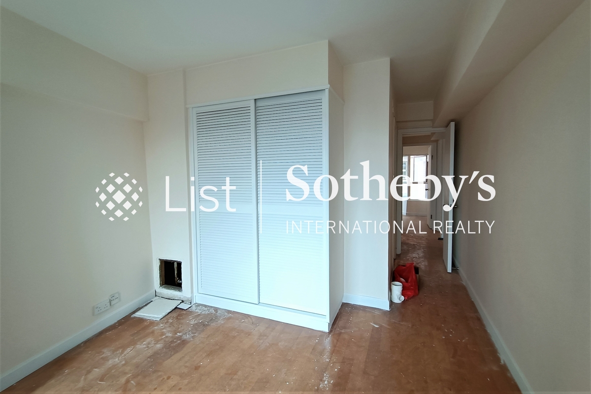 Pacific Palisades 寶馬山花園 | Built-in Wardrobe in Master Bedroom 