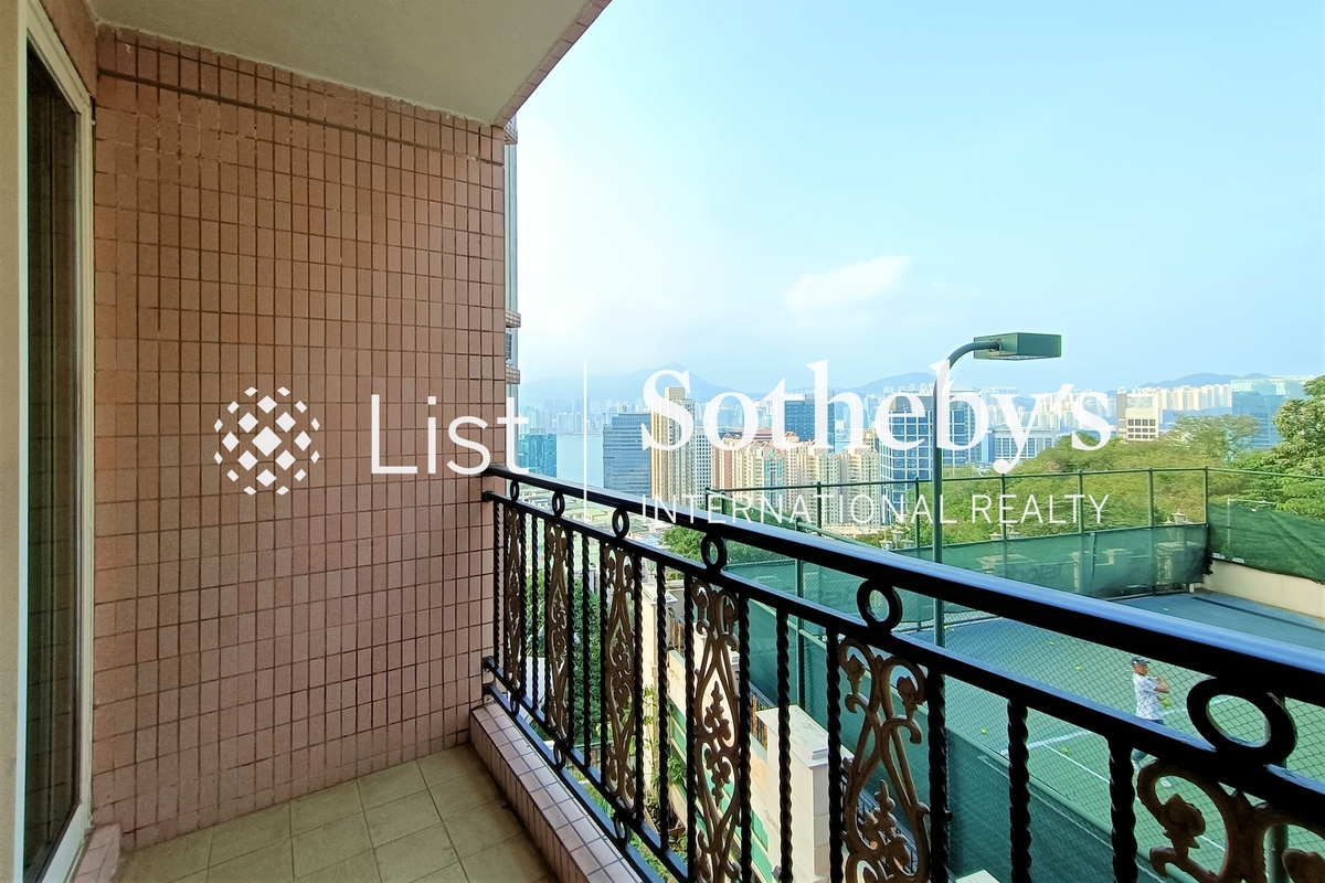 Pacific Palisades 寶馬山花園 | Balcony off Living and Dining Room