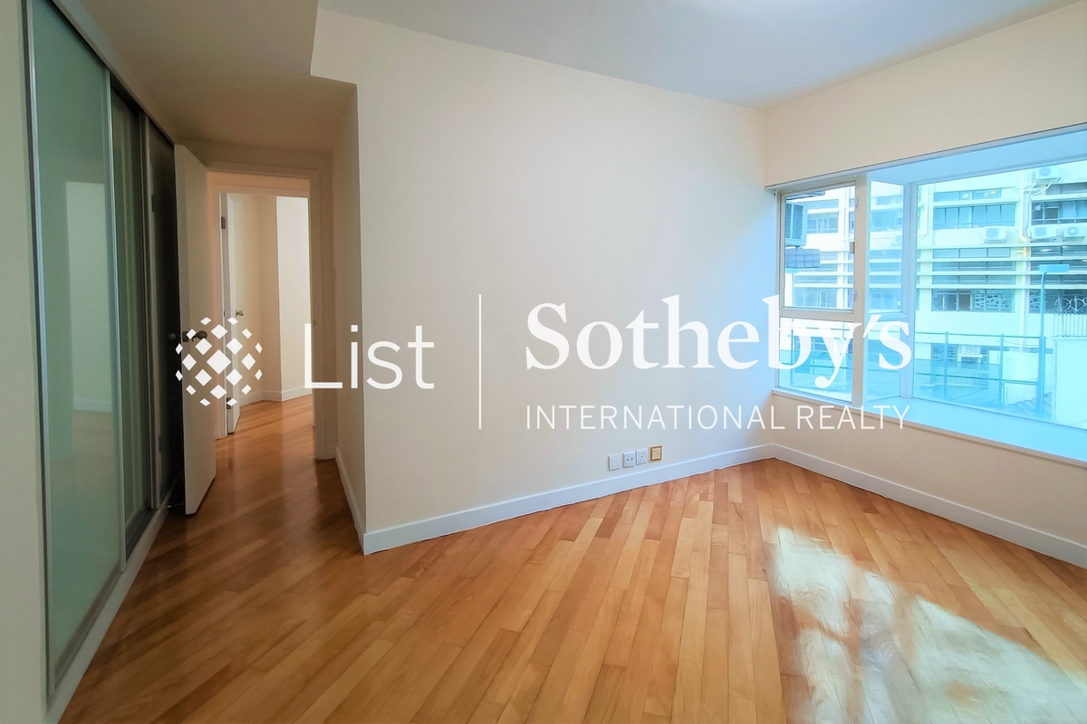 Pacific Palisades 寶馬山花園 | Built-in Wardrobe in Master Bedroom 