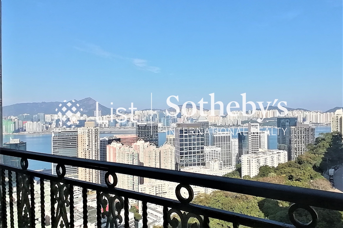 Pacific Palisades 宝马山花园 | Balcony off Living and Dining Room