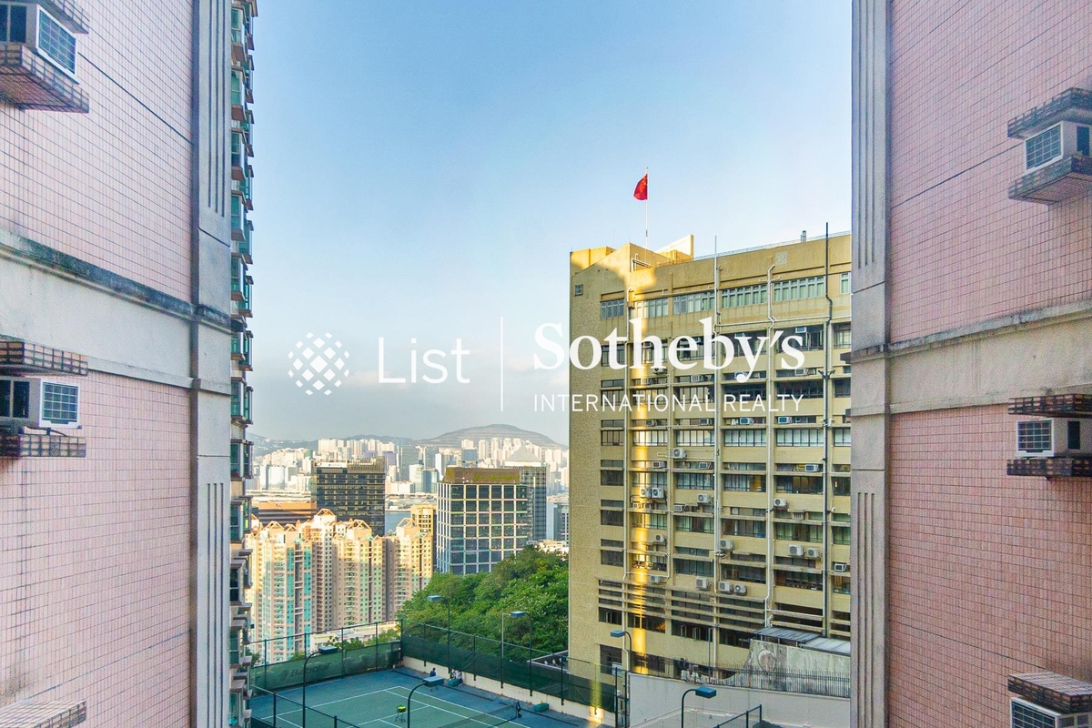 Pacific Palisades 寶馬山花園 | View from Living and Dining Room