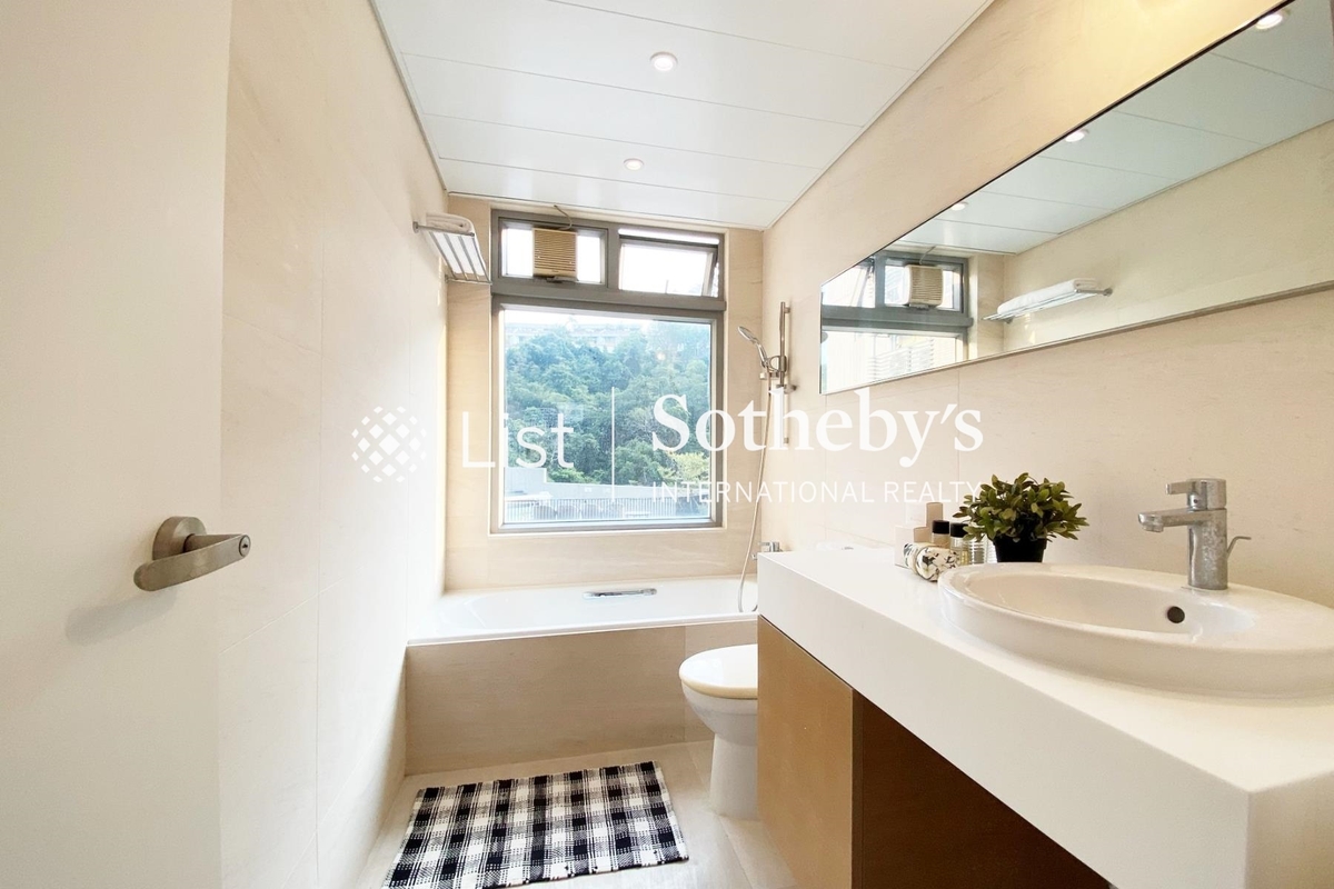 The Carmina 嘉名苑 | Guest Bathroom