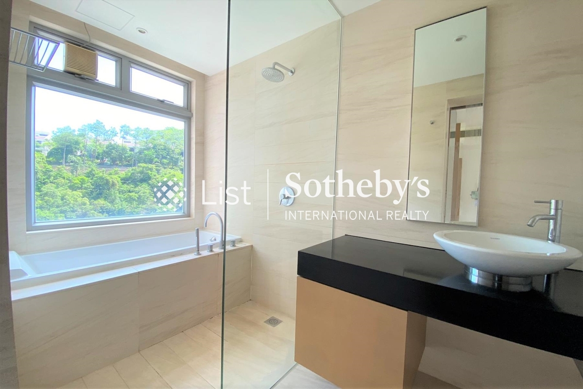 The Carmina 嘉名苑 | Master Bathroom