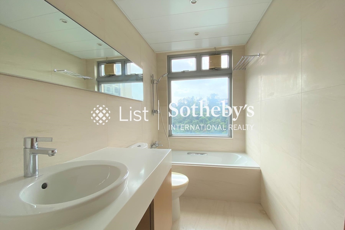 The Carmina 嘉名苑 | Guest Bathroom