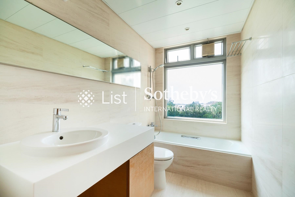 The Carmina 嘉名苑 | Master Bathroom