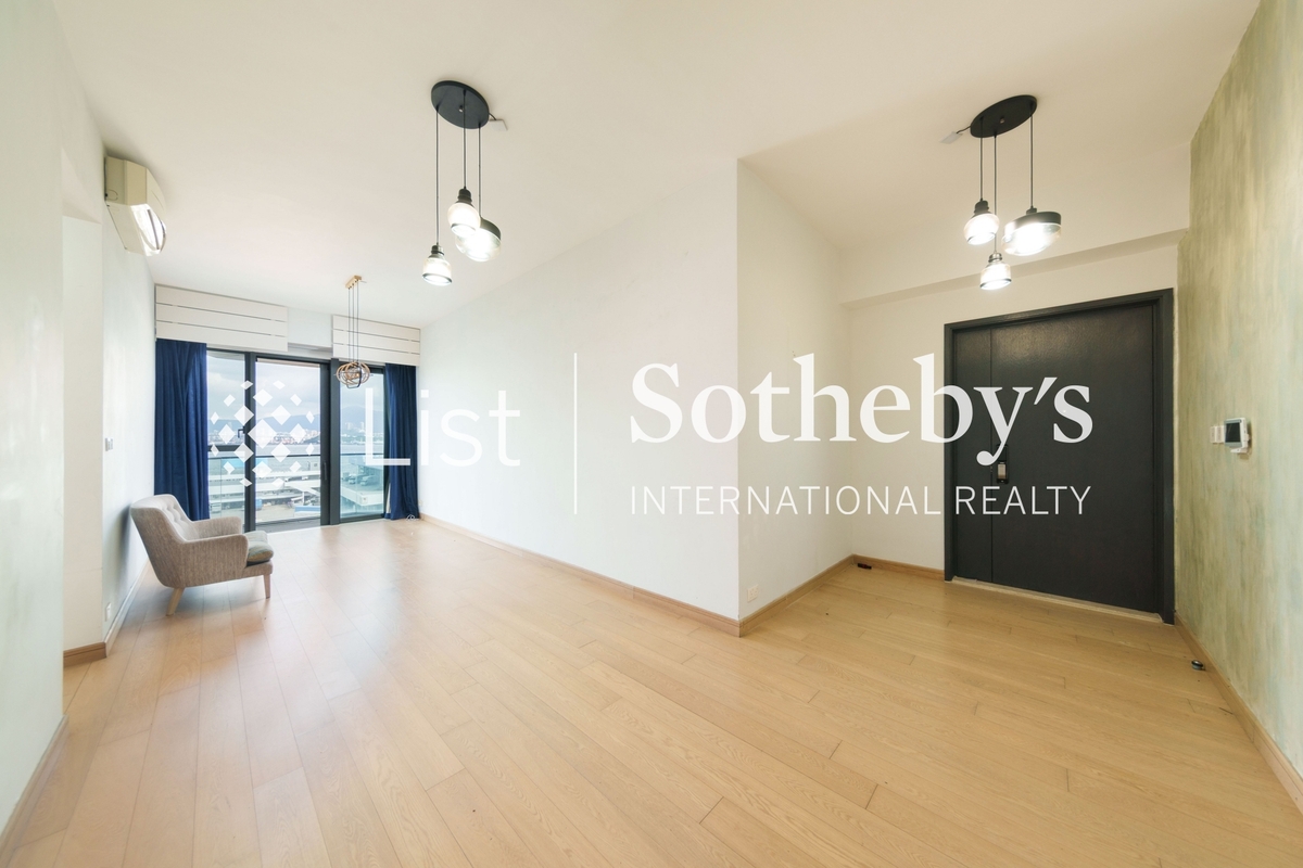 Upton 維港峰 | Living and Dining Room