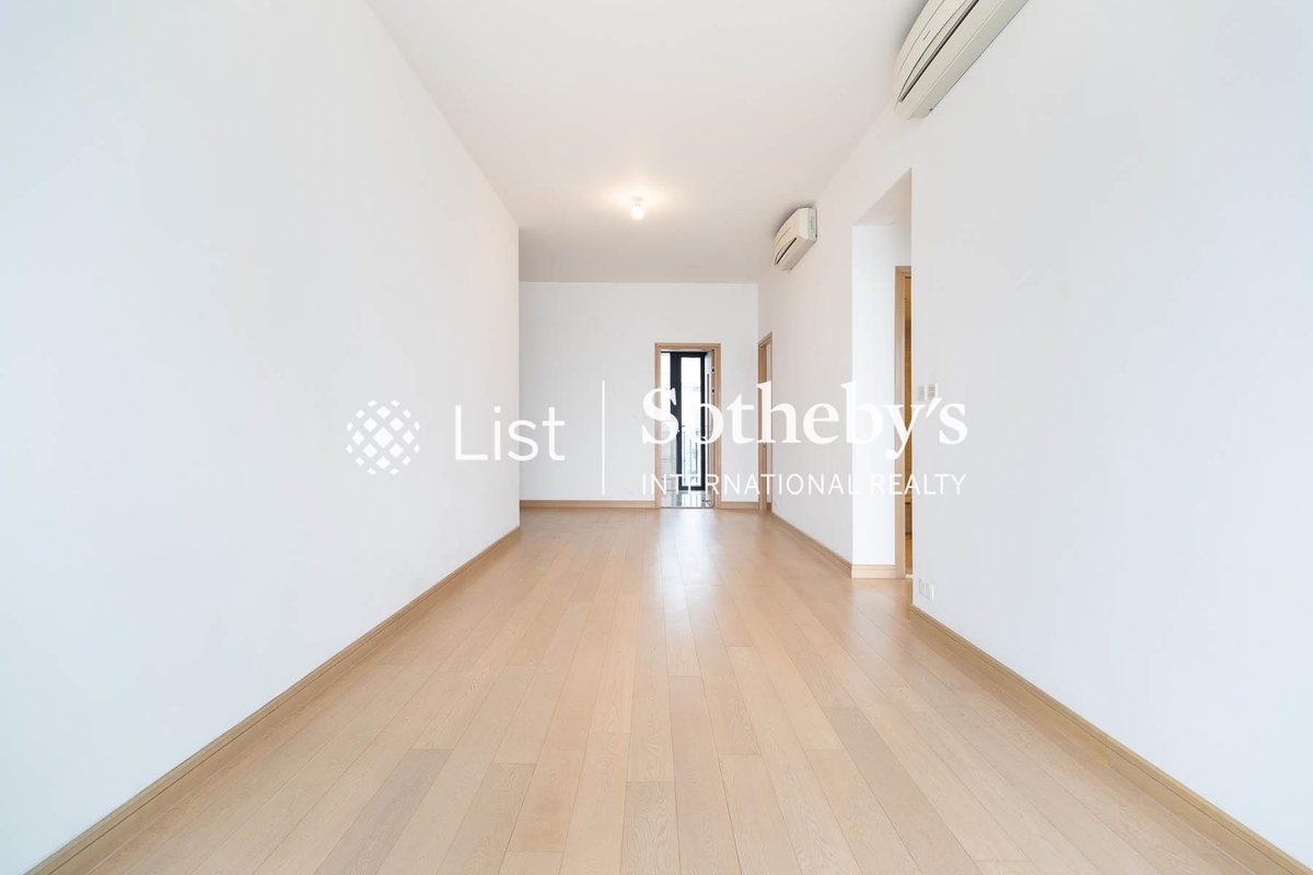 Upton 維港峰 | Living and Dining Room