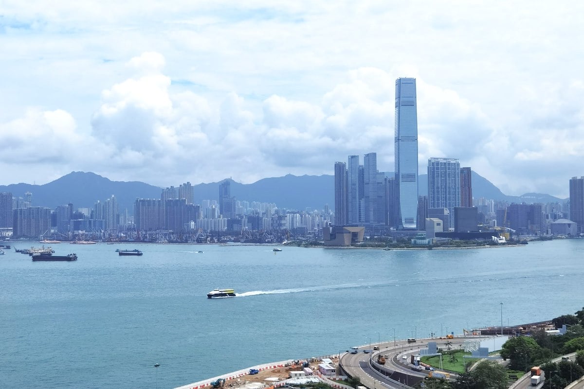 Upton 維港峰 | Balcony off Living Room