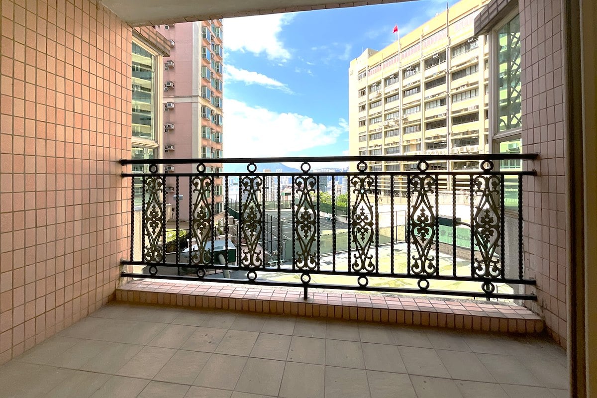 Pacific Palisades 寶馬山花園 | Balcony off Living and Dining Room
