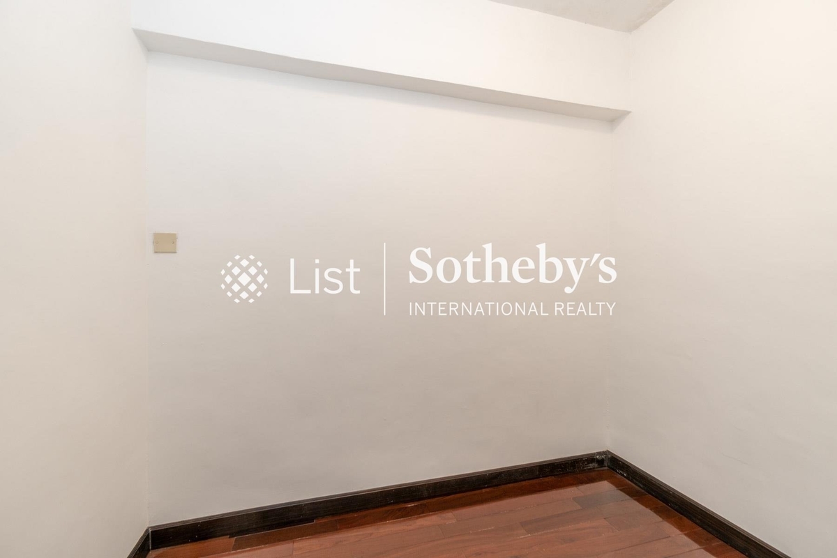 The Regalis 帝鑾閣 | Storage at Entrance