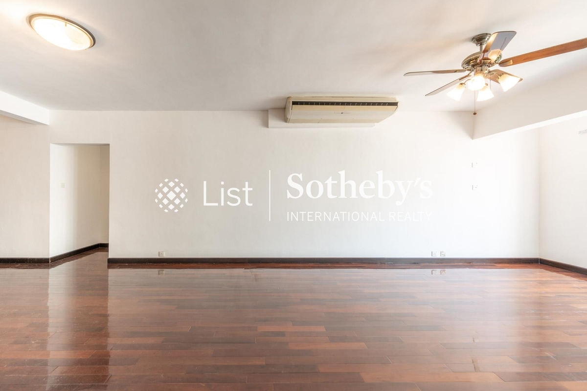 The Regalis 帝鑾閣 | Living and Dining Room