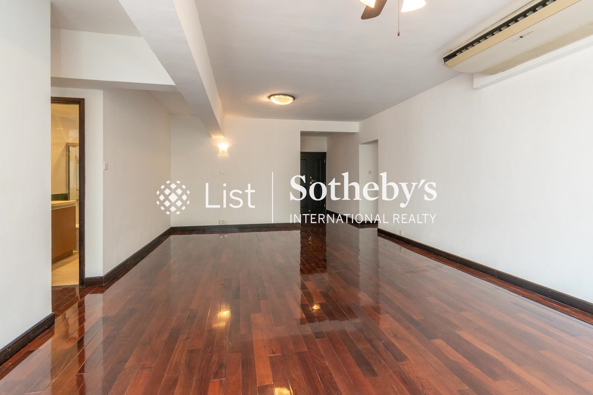 The Regalis 帝鑾閣 | Living and Dining Room