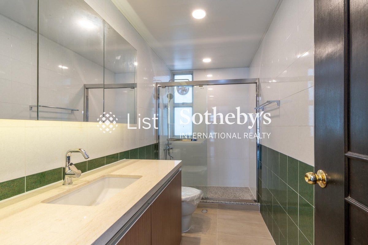 The Regalis 帝鑾閣 | Guest Bathroom