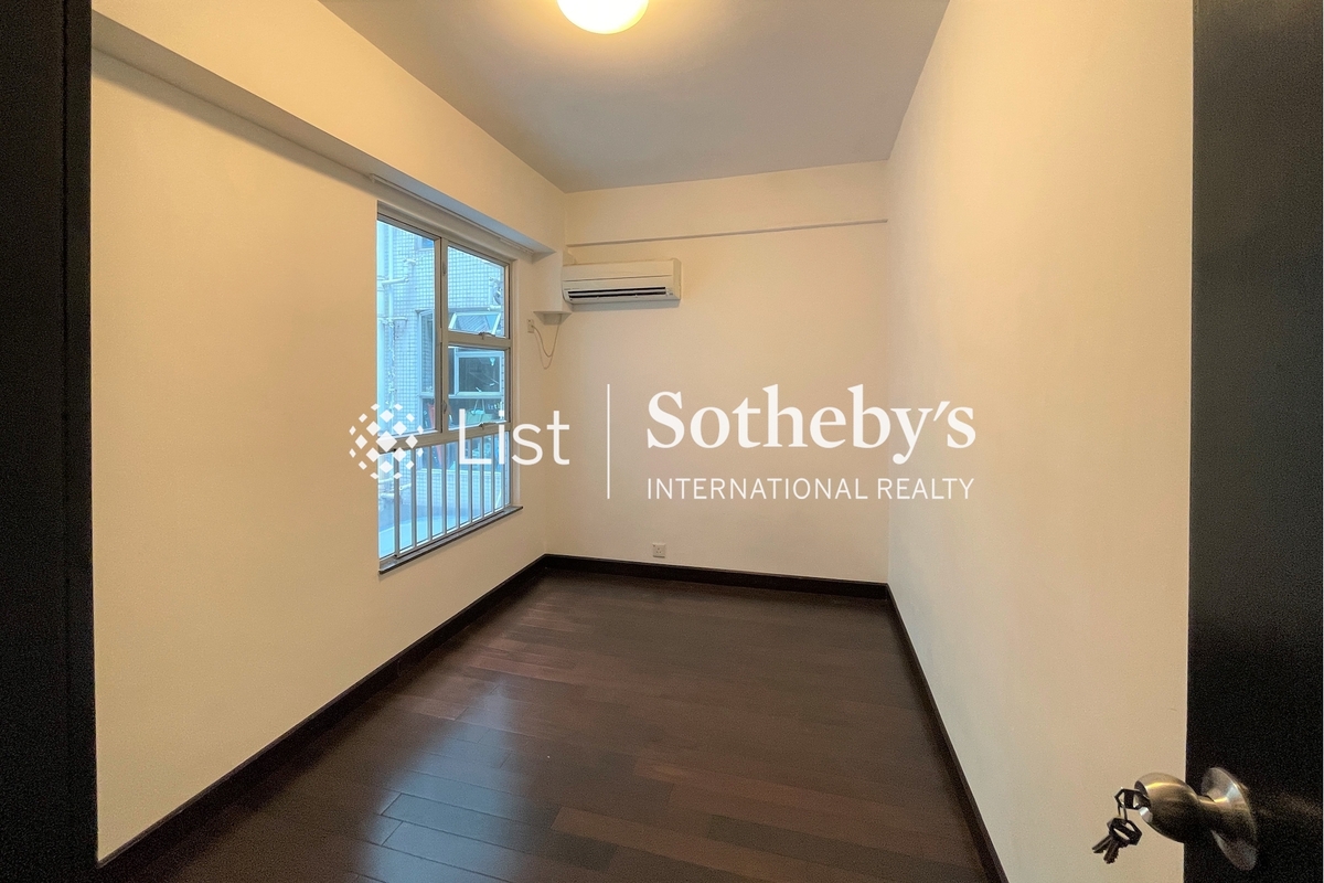 The Regalis 帝鑾閣 | Third Bedroom